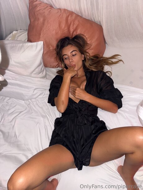 Alasti lekkinud OnlyFans-i pilt Piperraye
