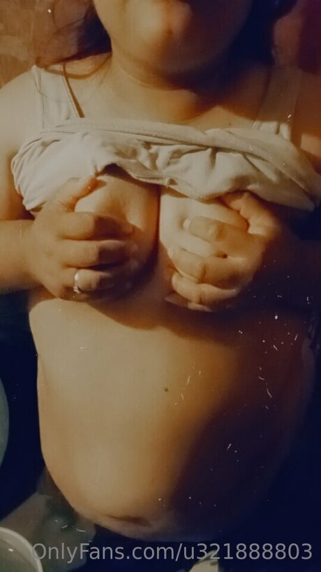 Alasti lekkinud OnlyFans-i pilt U321888803