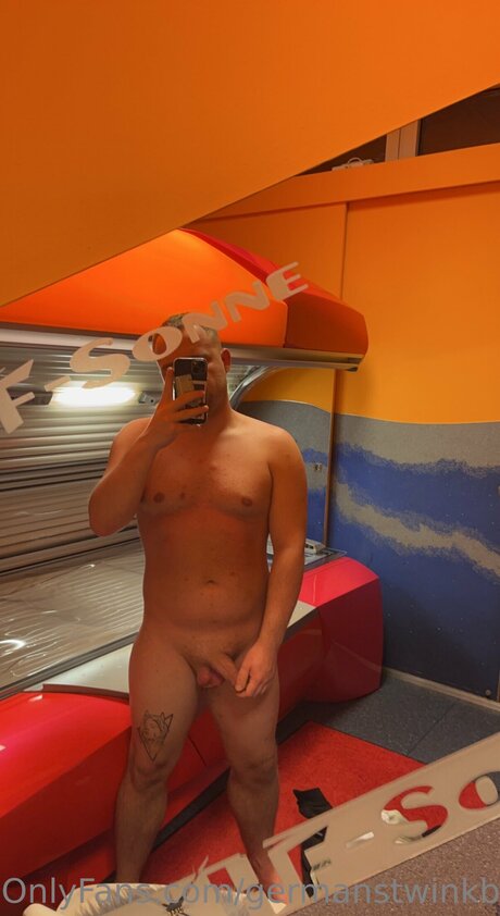 Обнаженная фотография утечки OnlyFans от Melvbottom