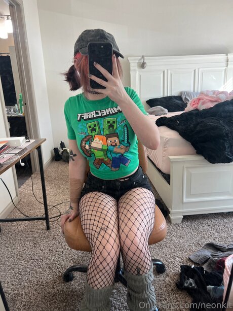 Nahá fotka uniklých OnlyFans od Neonkit
