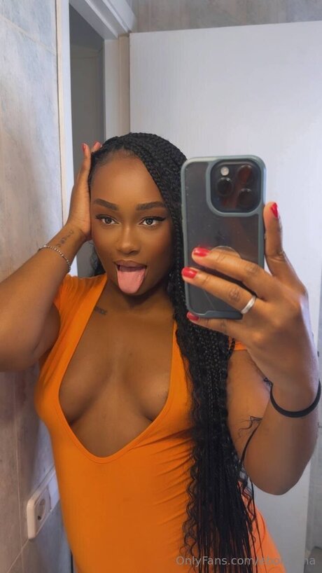 Naakte gelekte OnlyFans-foto van Ebonatina