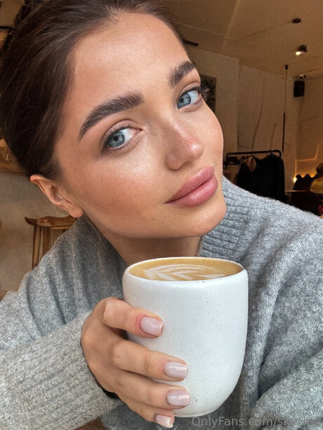 Nacktes geleaktes OnlyFans-Foto von Sky Me