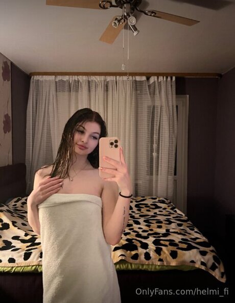 Nacktes geleaktes OnlyFans-Foto von Helmi Fi