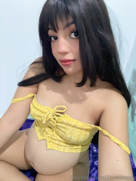 Photo nue de fuite OnlyFans de 21ymommy