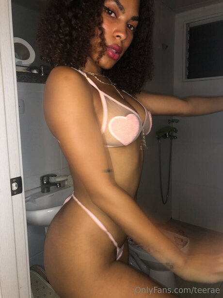 Alasti lekkinud OnlyFans-i pilt Teerae
