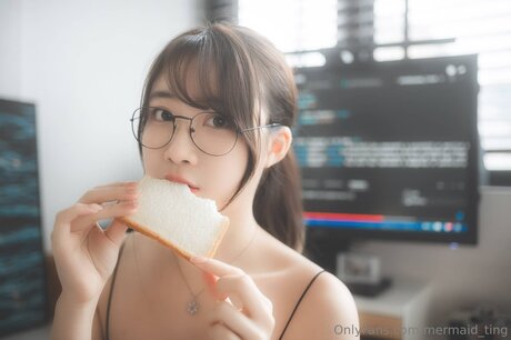 OnlyFans-model Coder Ting