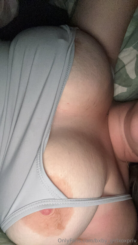 Naken lekkede OnlyFans-bilde av Bxby Girlxoxpriv