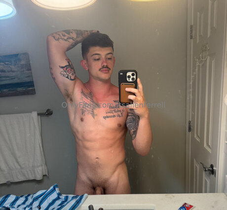 Nahá fotka uniklých OnlyFans od Itsallenferrell