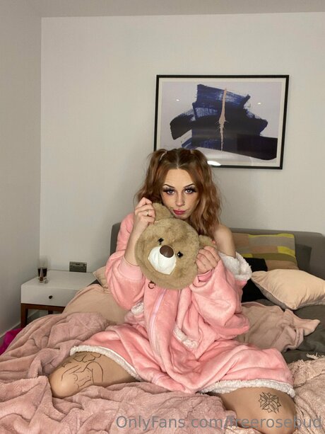 Alasti lekkinud OnlyFans-i pilt Freerosebud