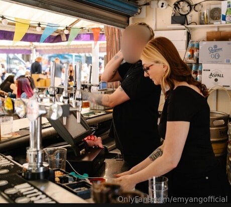 Nahá fotka uniklých OnlyFans od Emyangofficial