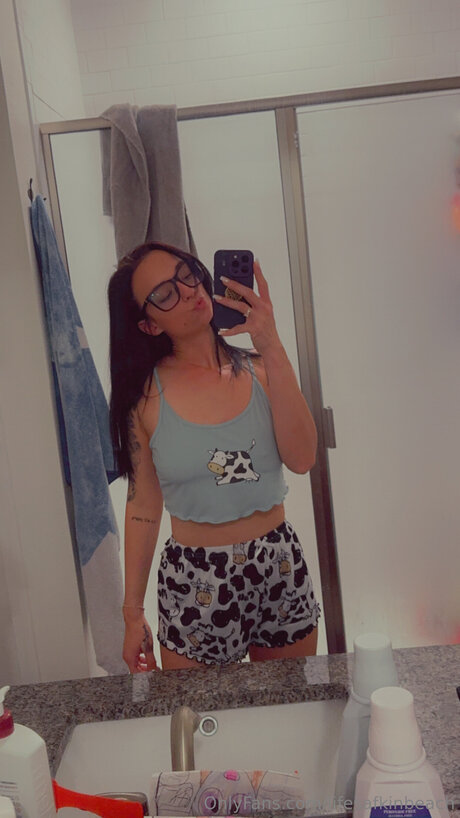 Nahá fotka uniklých OnlyFans od Lifesafkinbeach