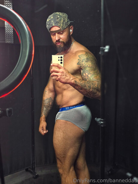 Naken lekkede OnlyFans-bilde av Banneddad