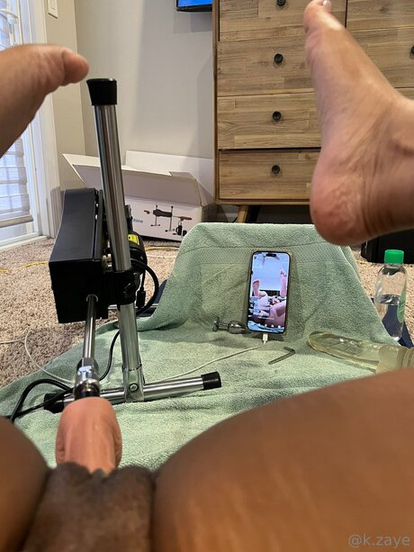 Naken lekkede OnlyFans-bilde av Kzaye