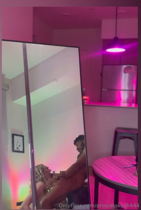 Foto di nudo di fuga di OnlyFans di Princesskush444