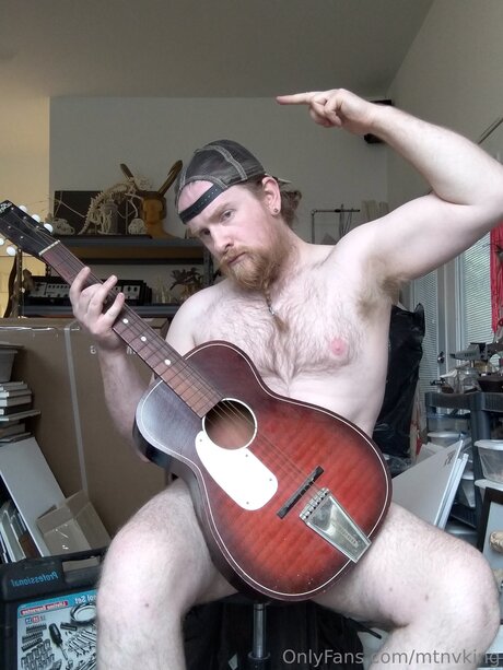 Naakte gelekte OnlyFans-foto van Mtnvking