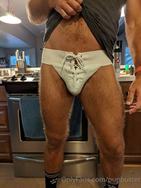 Foto di nudo di fuga di OnlyFans di Pupbuster