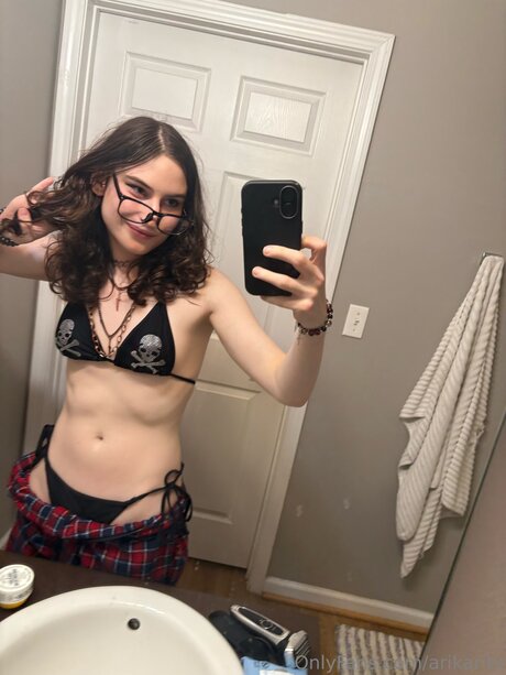 Foto di nudo di fuga di OnlyFans di Arikaritv