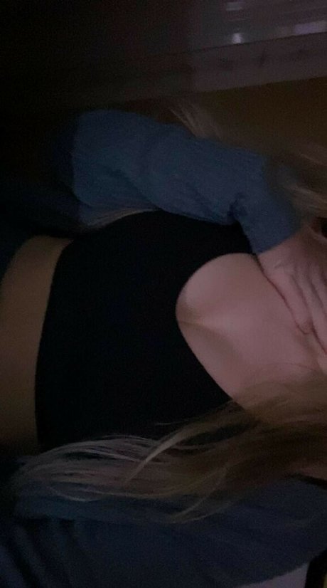 Alasti lekkinud OnlyFans-i pilt Mira Szalma