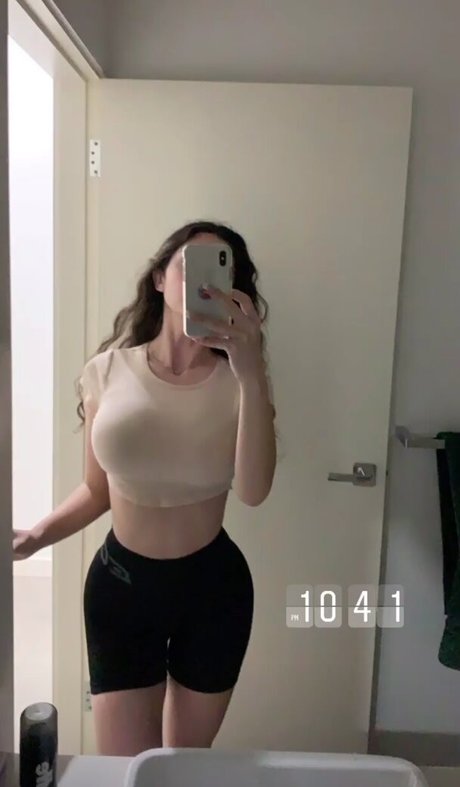 Naken lekkede OnlyFans-bilde av Mayroon Kawash