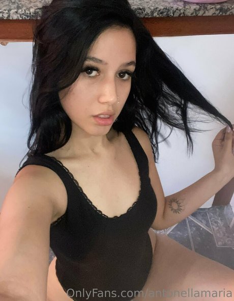 Naken lekkede OnlyFans-bilde av Antonellamaria