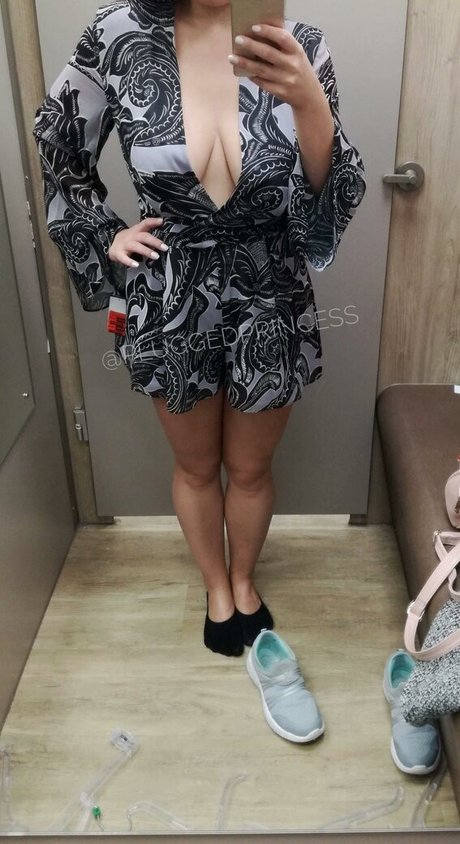 Naakte gelekte OnlyFans-foto van Pluggedprincess