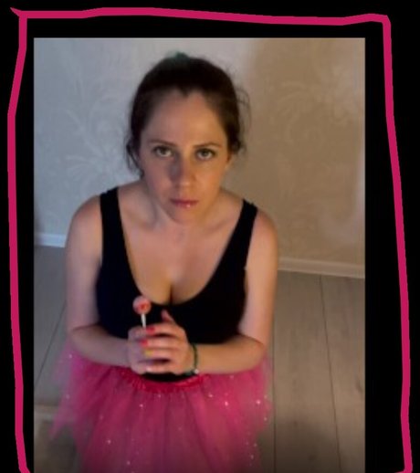 Alasti lekkinud OnlyFans-i pilt Playfullo