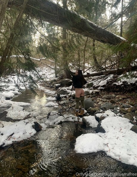 Alasti lekkinud OnlyFans-i pilt Skyhighsierrafree