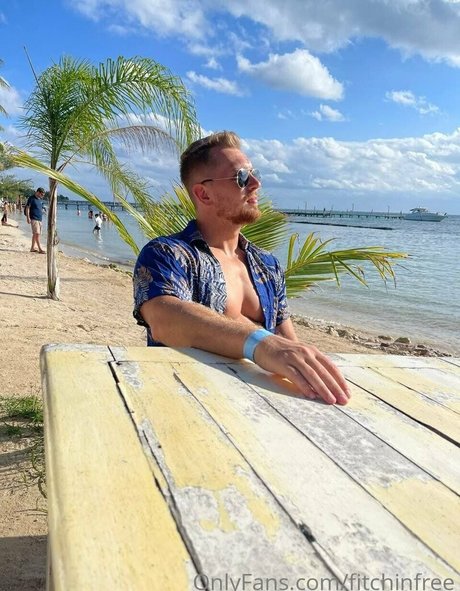 Naken lekkede OnlyFans-bilde av Fitshinfree