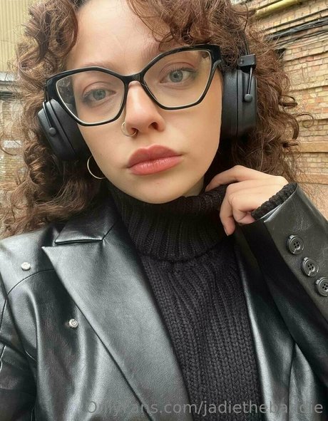 Nacktes geleaktes OnlyFans-Foto von Jadiethebaddie