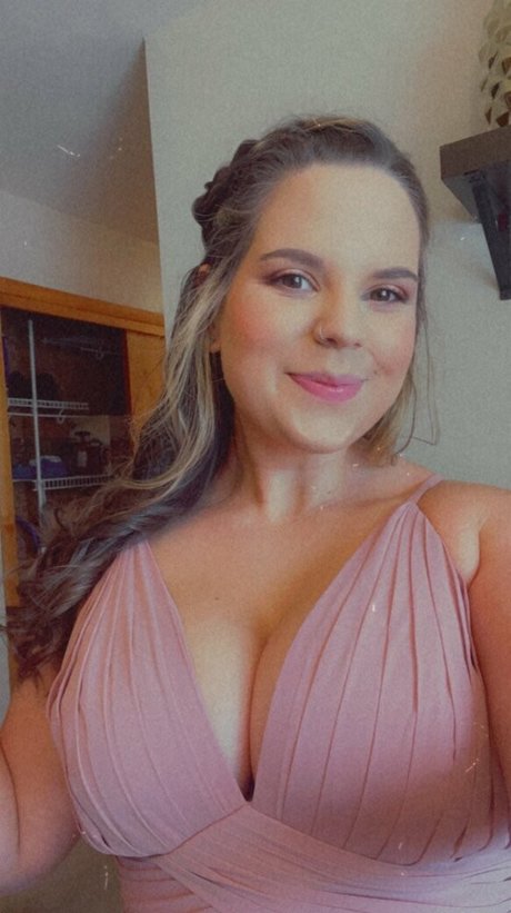 Naakte gelekte OnlyFans-foto van Hipsanddips