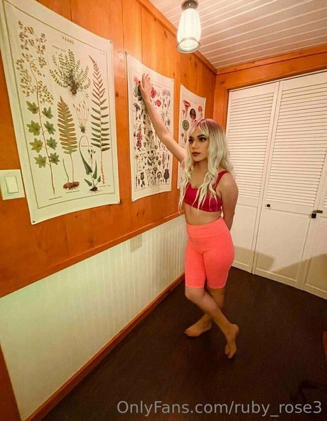 Naakte gelekte OnlyFans-foto van Rubyrose3