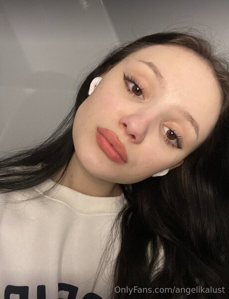 Foto di nudo di fuga di OnlyFans di Angelikalust