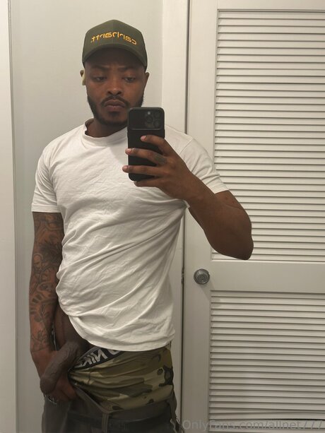 Naakte gelekte OnlyFans-foto van Allnet777