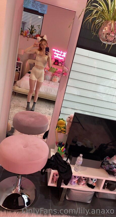 Nacktes geleaktes OnlyFans-Foto von Lily Anaxo