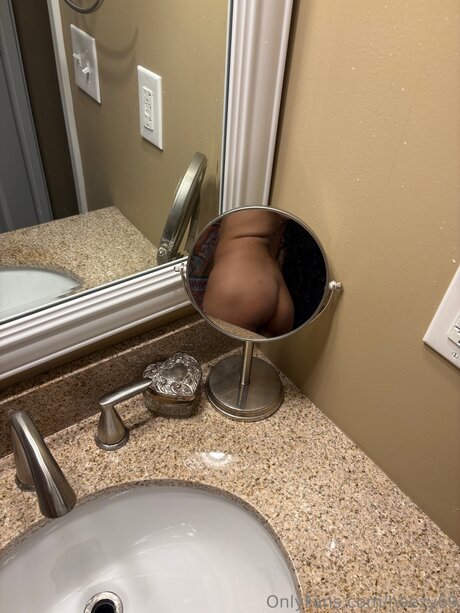 Naakte gelekte OnlyFans-foto van Hoezy69