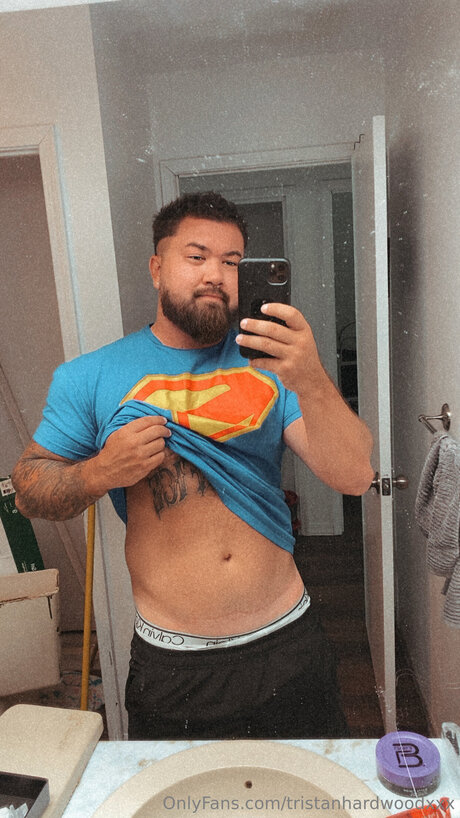 Naken lekkede OnlyFans-bilde av Tristanhardwoodxxx