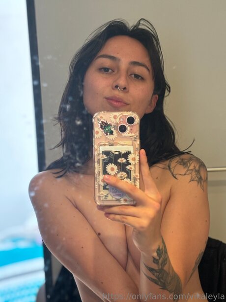 Naakte gelekte OnlyFans-foto van Vikaleyla