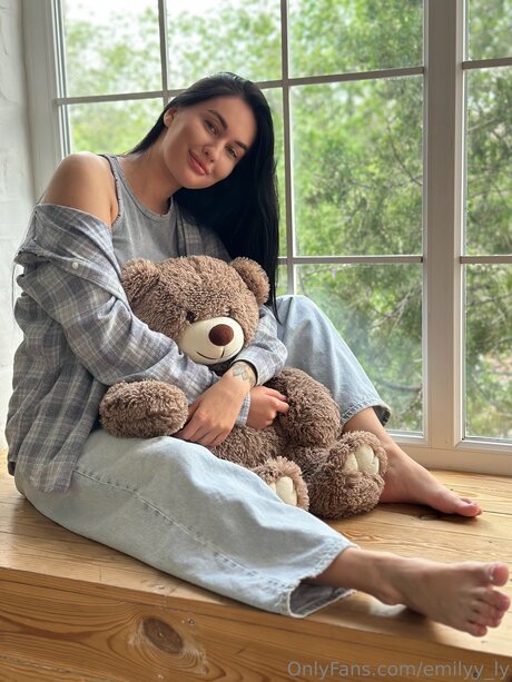 Naken lekkede OnlyFans-bilde av Emilyy Ly
