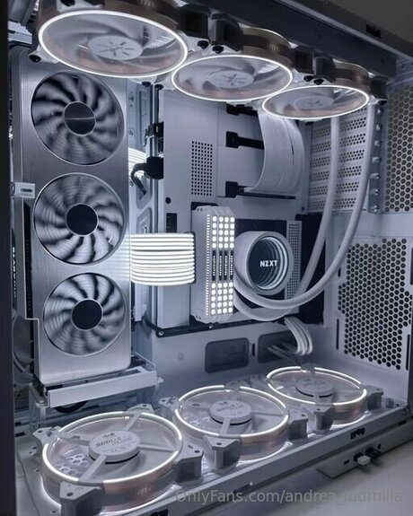 Alasti lekkinud OnlyFans-i pilt Andrea Ludmilla