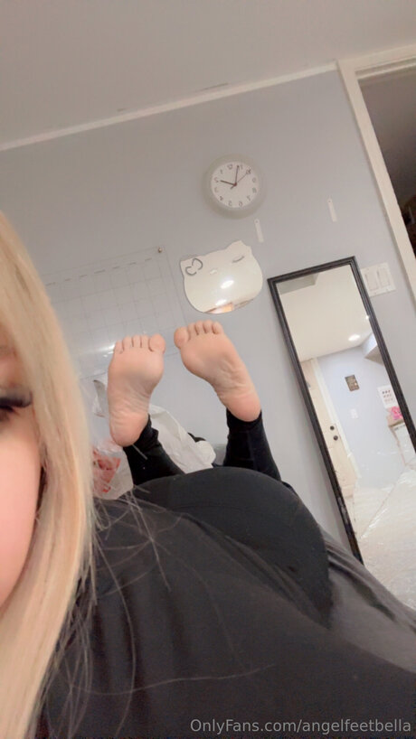 Foto di nudo di fuga di OnlyFans di Angelfeetbella