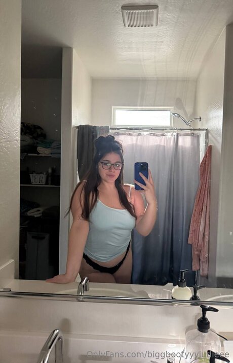 Naakte gelekte OnlyFans-foto van Biggbootyyyjudieee