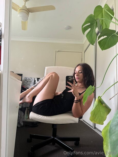 Nahá fotka uniklých OnlyFans od Avie Baby