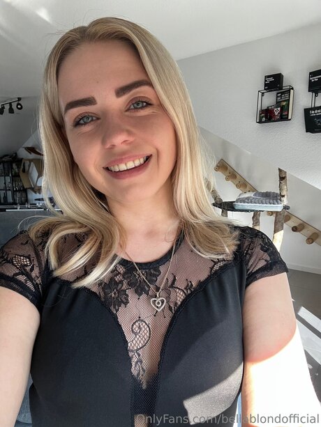 Foto di nudo di fuga di OnlyFans di Bellablondofficial