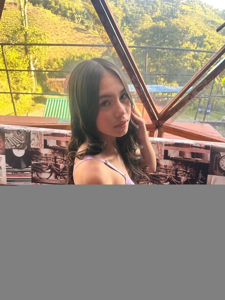 Naakte gelekte OnlyFans-foto van Petinyta