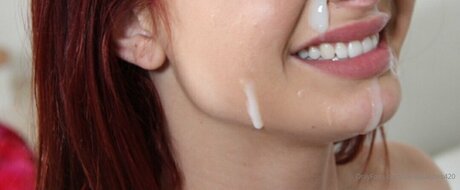 Naakte gelekte OnlyFans-foto van Sassypanties420