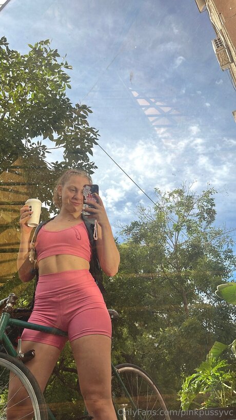 Alasti lekkinud OnlyFans-i pilt Pinkpussyvc