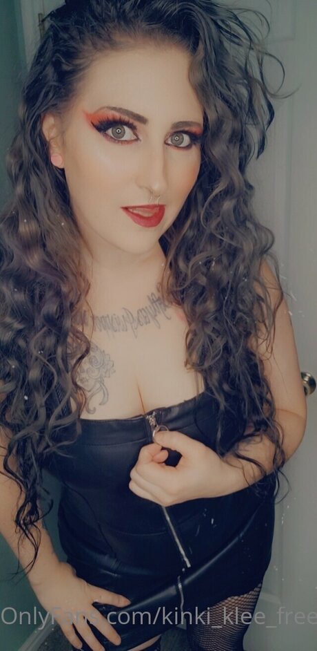 Nacktes geleaktes OnlyFans-Foto von Kinki Klee Free