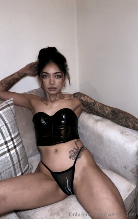 Nahá fotka uniklých OnlyFans od Twisted Gem