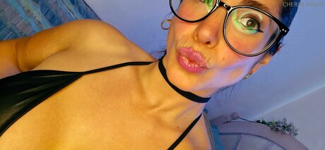 Nahá fotka uniklých OnlyFans od Cherry Hadid