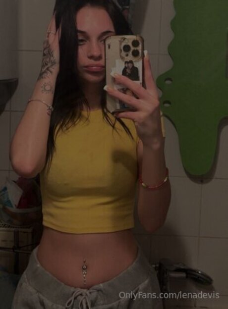 Alasti lekkinud OnlyFans-i pilt Lenadevis
